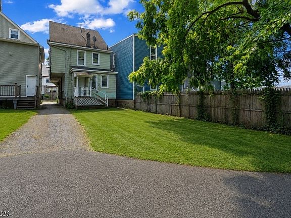 4th image of 27 Cummings St