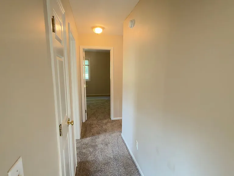 4441 Hillrise Ct NE — Photo 11