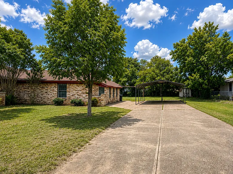 2401 Stephen Lee Dr — Photo 3
