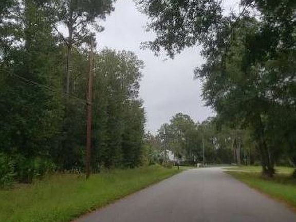 Exterior Neighborhood (street photo)