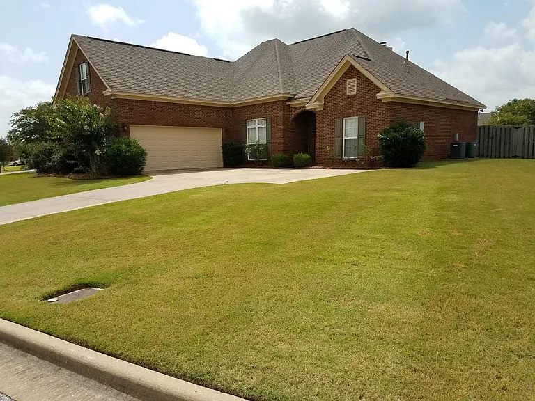 9821 Helmsley Cir — Photo 2