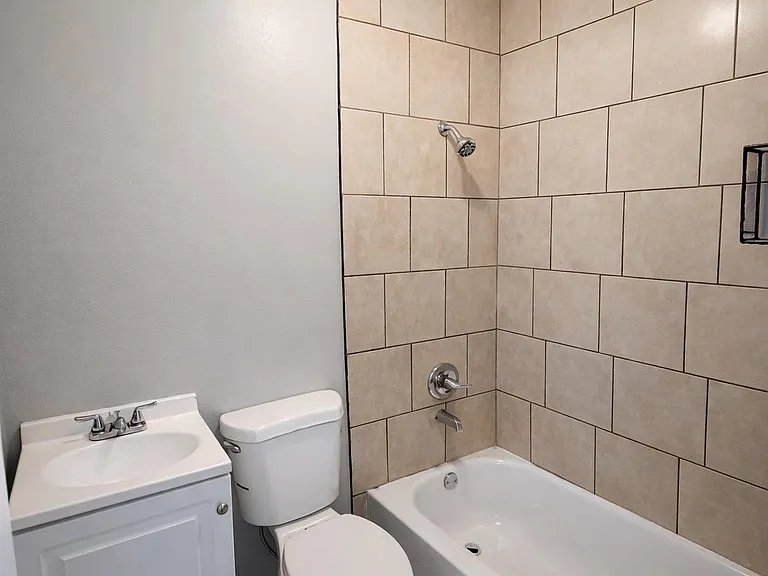 318 Red Oak St — Photo 8