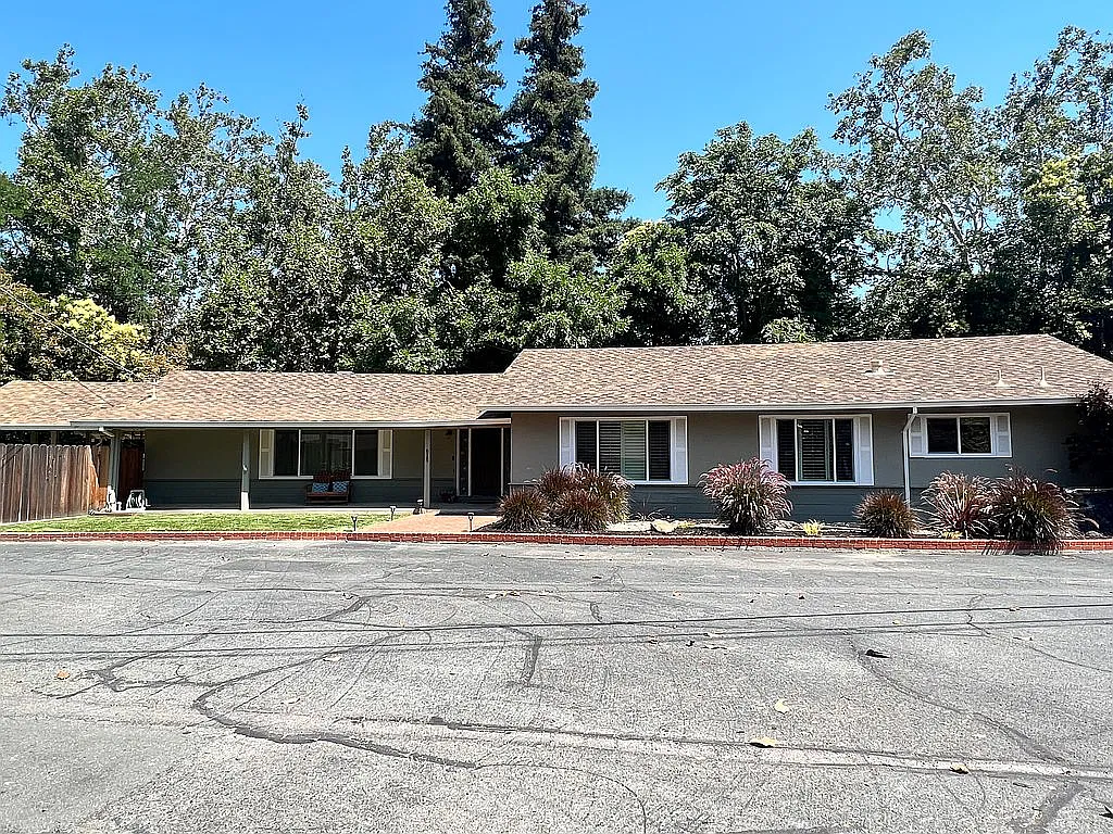 615 Flora St photo 1