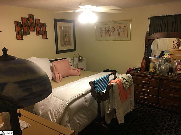 4th image of 150-152 Caldwell Cir