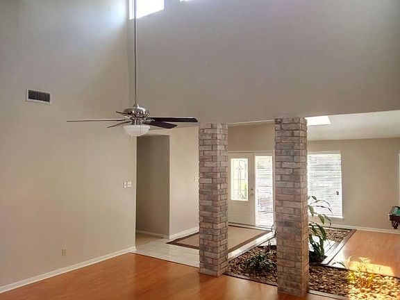 4th image of 15402 Glamorgan Dr