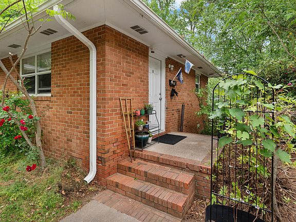 3rd image of 1208 Rosedale Ave