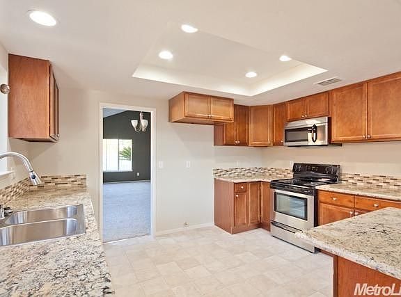 3rd image of 4218 Thornhill Dr