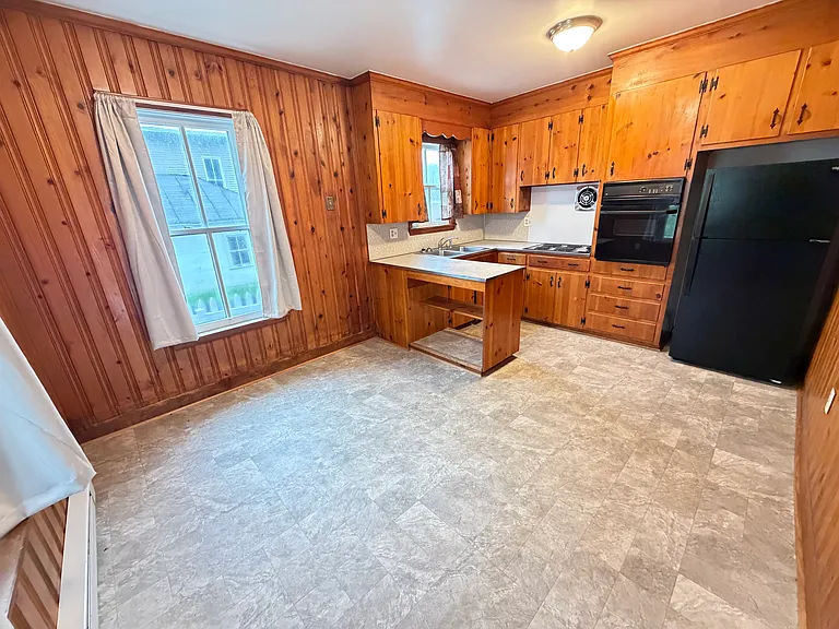 111 Center St #1 — Photo 6