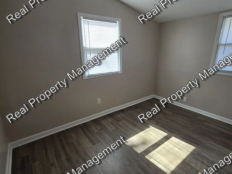 514 E Dahlgren St — Photo 6