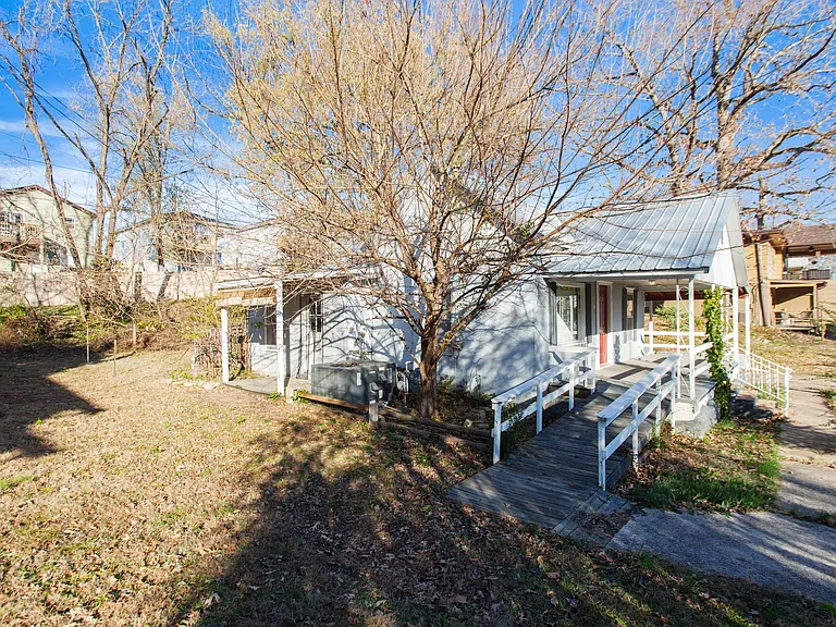 317 W Maddux St — Photo 3