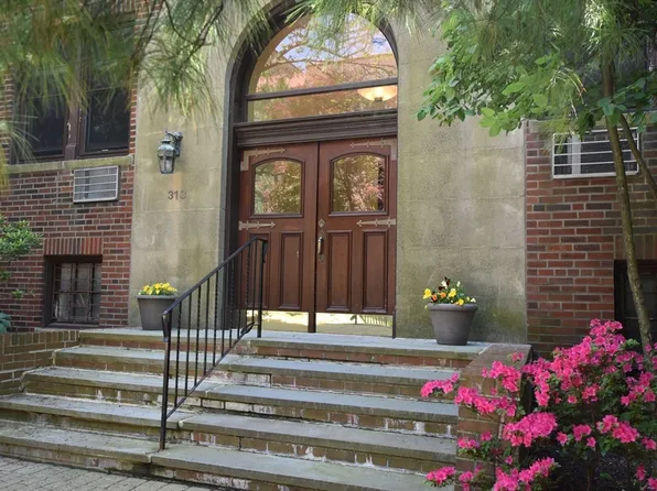 313 Tappan St APT 3, Brookline, MA 02445