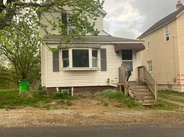 851 Brady Ave, Barberton, OH 44203