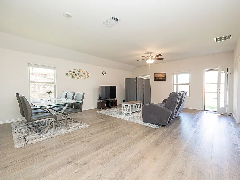 1205 Colonial Bluff Ln — Photo 7