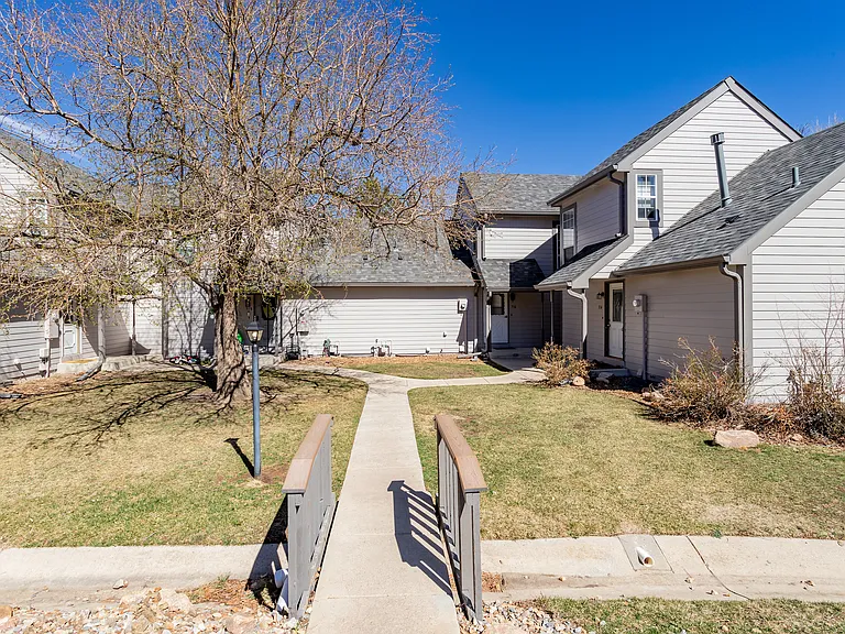 316 Cobblestone Dr — Photo 1