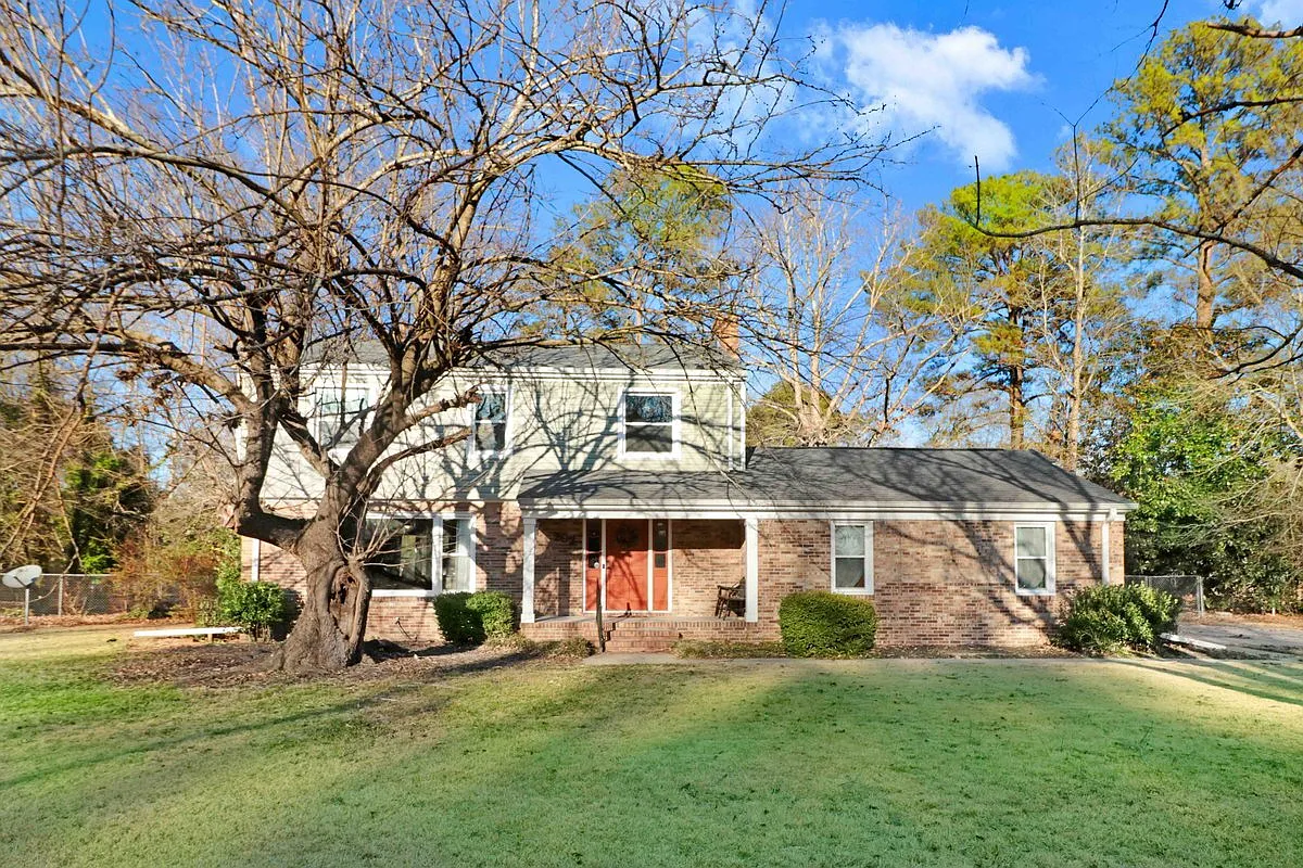 4 bed, 2.5 bath, 2079 sqft, $2,200 — Photo 1