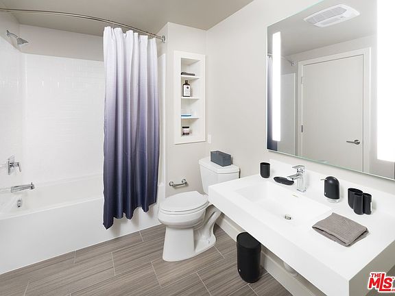 5th image of 1100 S Hill St #11-221