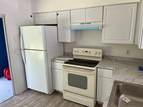 3rd image of 1641 SE Dixie Hwy #1641