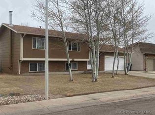 817 Phoenix Dr, Cheyenne, WY 82001