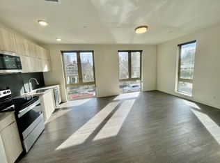 1525 N Webster St #307, Portland, OR 97217