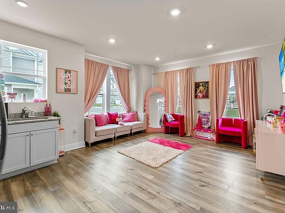 5th image of 5196 Newport Cir
