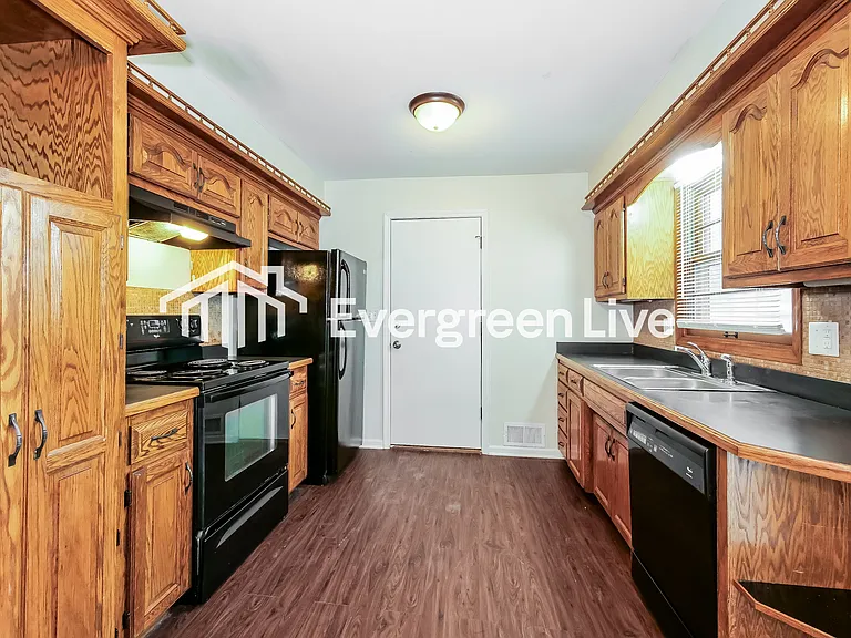 9338 E 85th St — Photo 6