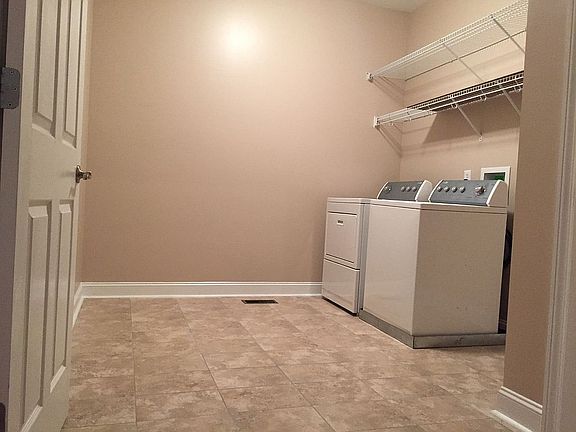 4th image of 1403 Leeds Dr