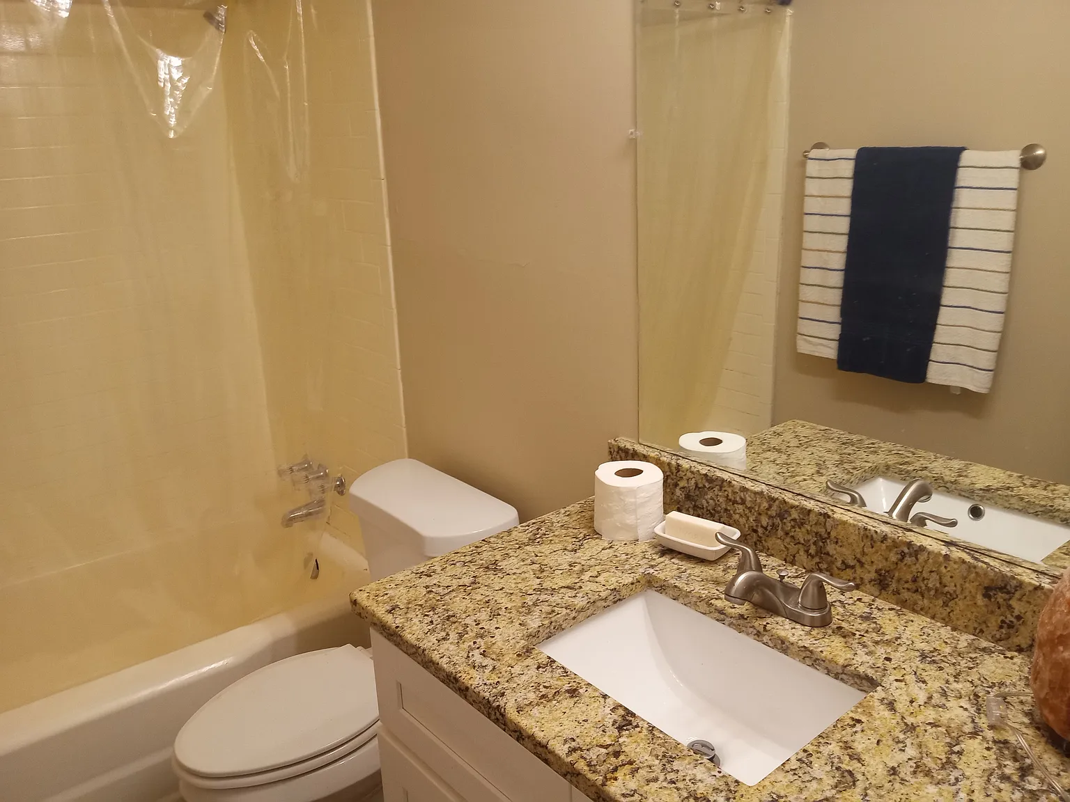 Updated Home In Historic Gresham Park - Utilities Included — Photo 2
