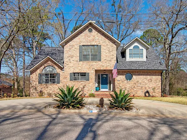 1109 Sherwood St, Gladewater, TX 75647