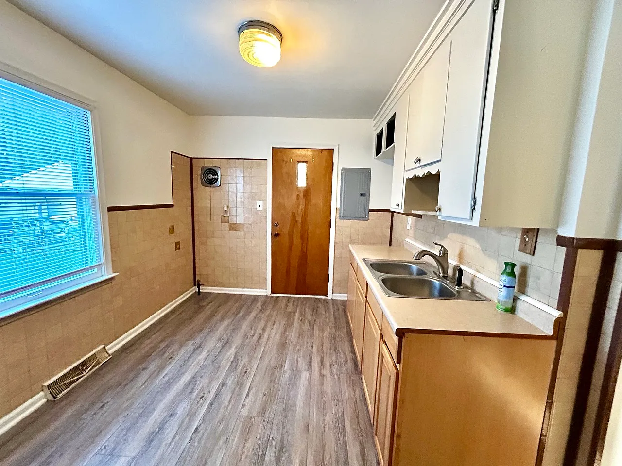 2 bed, 800 sqft, $1,200 — Photo 2