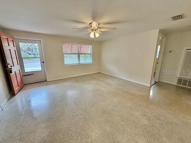 3 bed, 1.5 bath, 1211 sqft, $2,400 — Photo 4