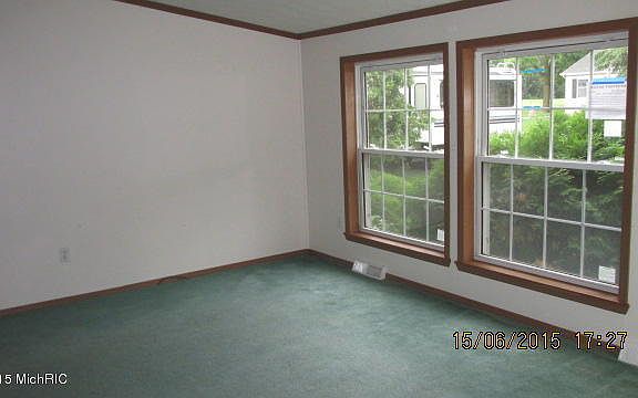 5th image of 309 Welton St