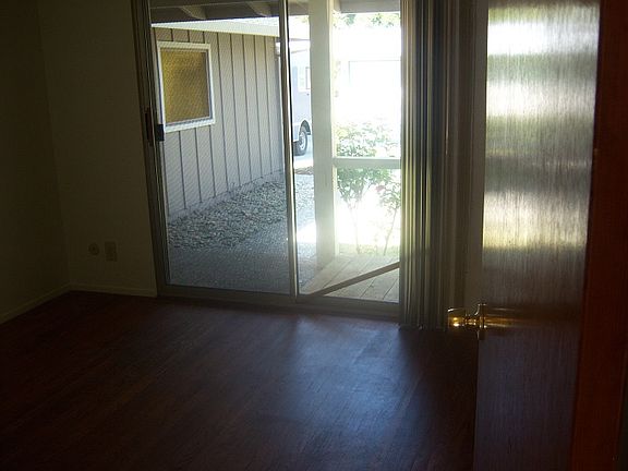 5th image of 1414 Camphor Ln