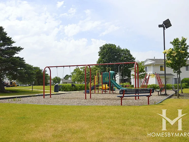 136 N Waterford Dr — Photo 35