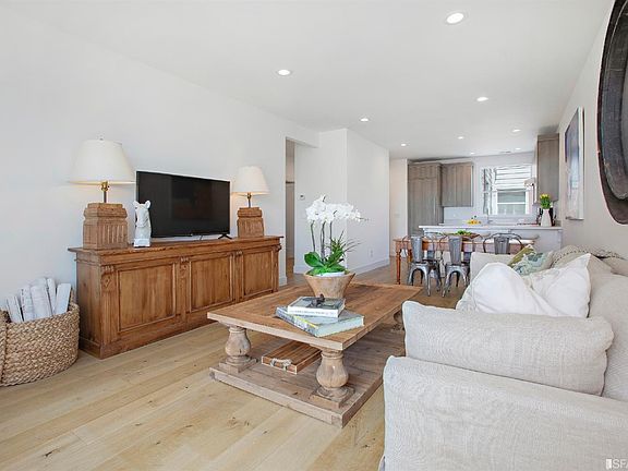 5th image of 2135 California St APT 11