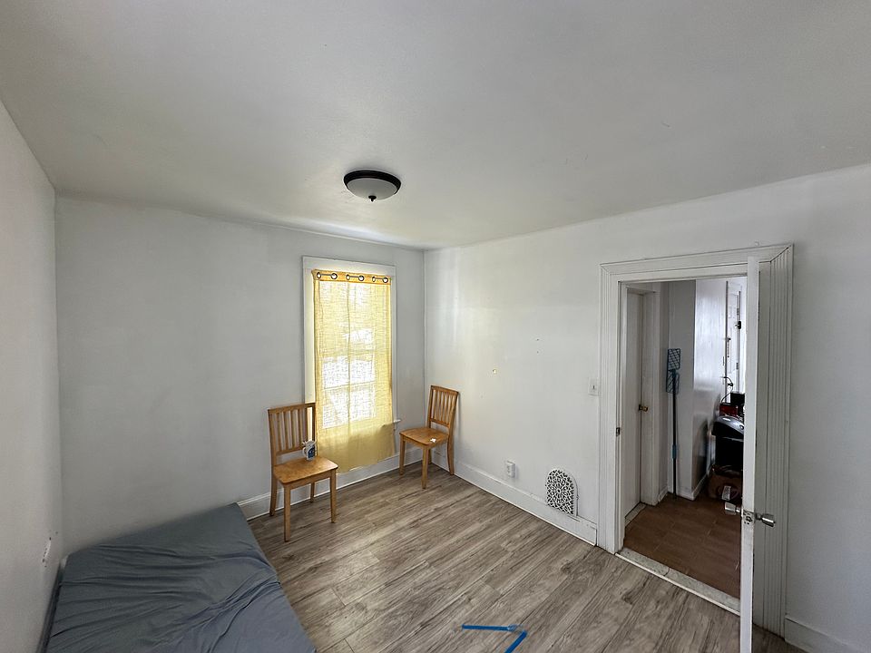 2nd image of 98 Silver St #2