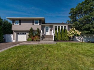 1814 Robin Lane, Bellmore, NY 11710