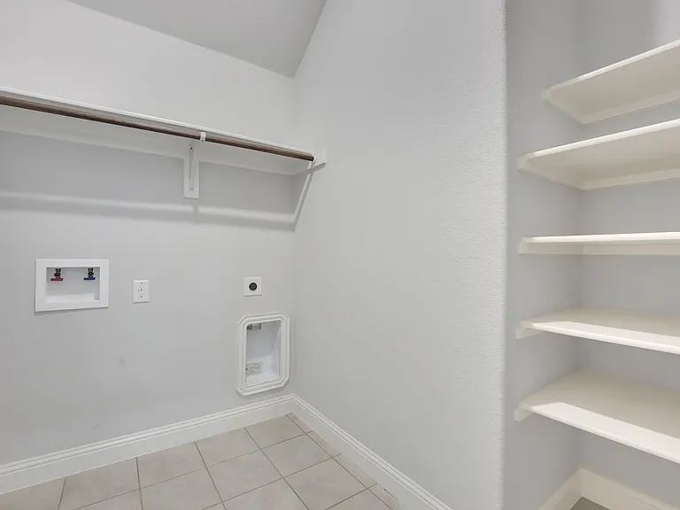 2616 Tinsley Dr — Photo 2