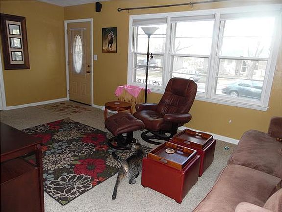 3rd image of 1613 N Howard Dr