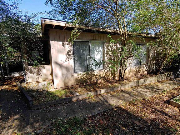 3rd image of 1611 Pepper Dr