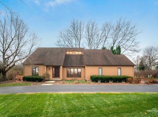 39W539 Deer Run Dr, St Charles, IL 60175