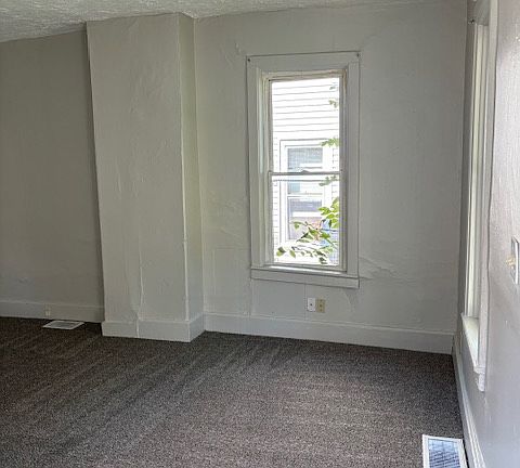 3rd image of 625 E Henry St
