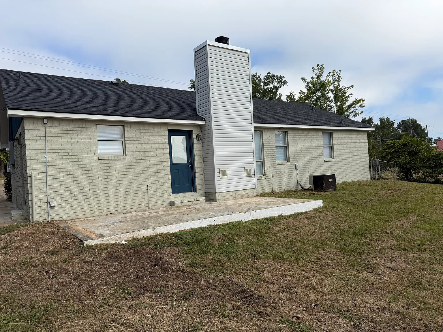 3 bed, 1600 sqft, $1,800 — Photo 2