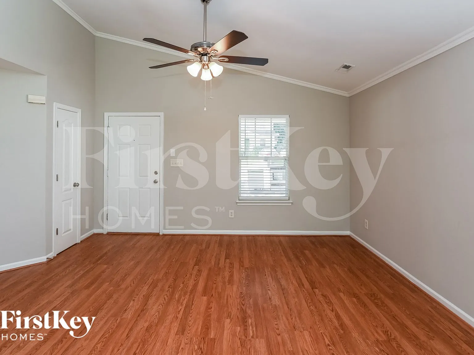 3 bed, 2.0 bath, 1240 sqft, $1,795 — Photo 2