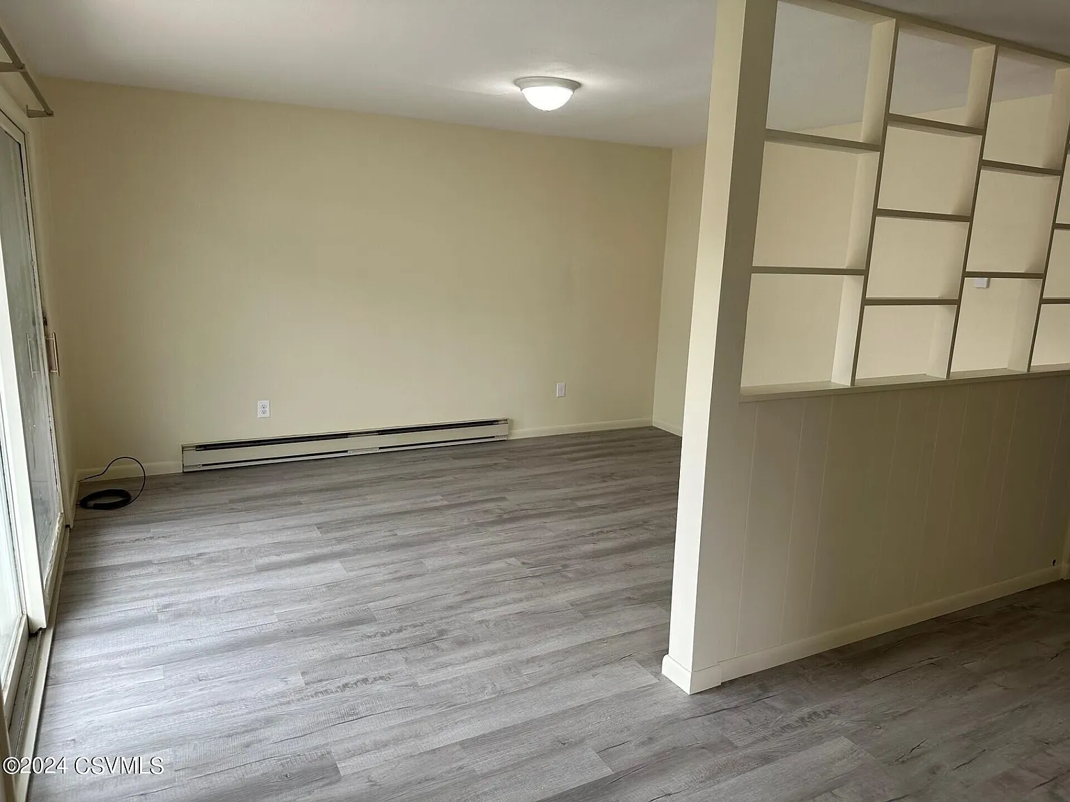 2 bed, 700 sqft, $995 — Photo 2
