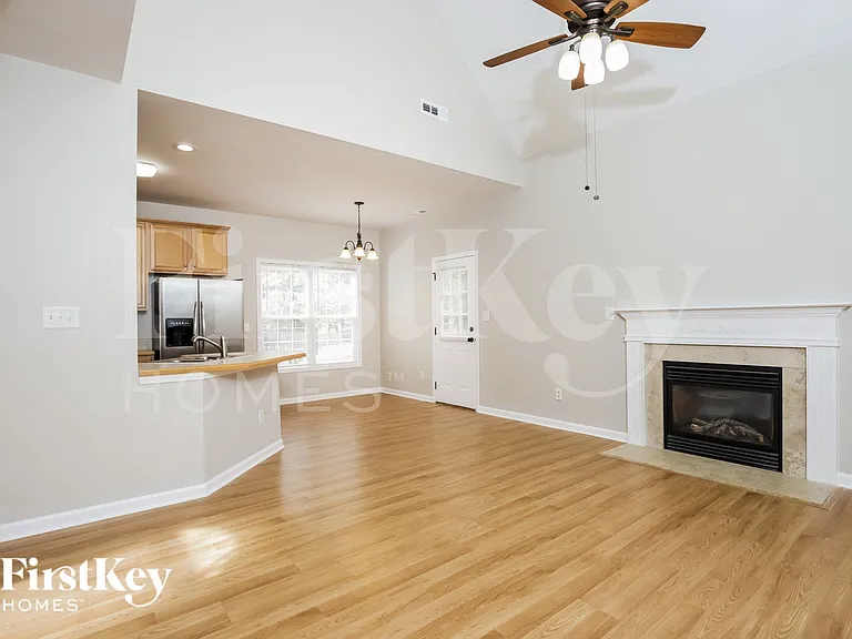 2285 Glen Cove Way — Photo 3