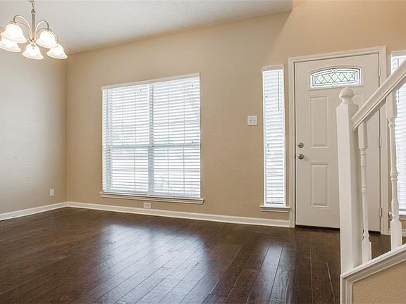 3rd image of 4704 Waterway Dr