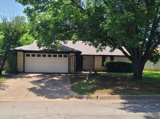 6928 Loma Vista Dr, Fort Worth, TX 76133