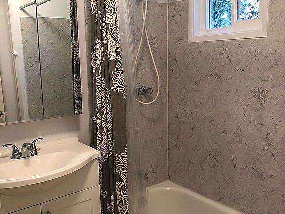 2nd Bathroom (1 of 2)
