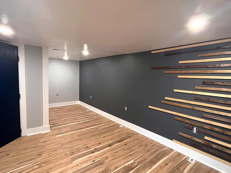 5737 Hobart St #1 — Photo 21