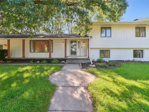 1805 Country Club Rd, Indianola, IA 50125